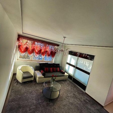 Luxury Red Apartment By Marta Radom Exterior photo